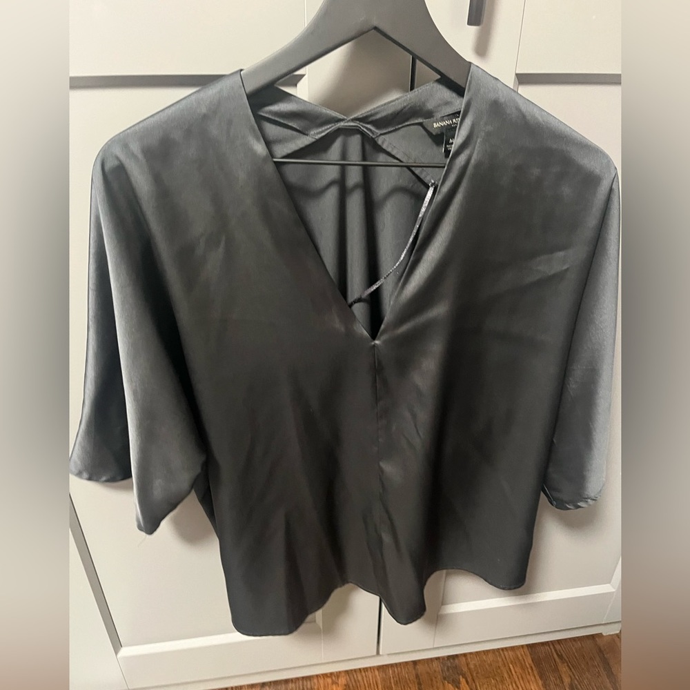 Banana republic silky gray top!
